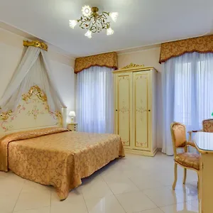 At Leonard Venetië